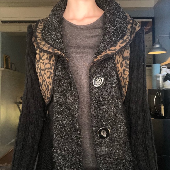 Wool cardigan w animal print - Picture 3 of 3